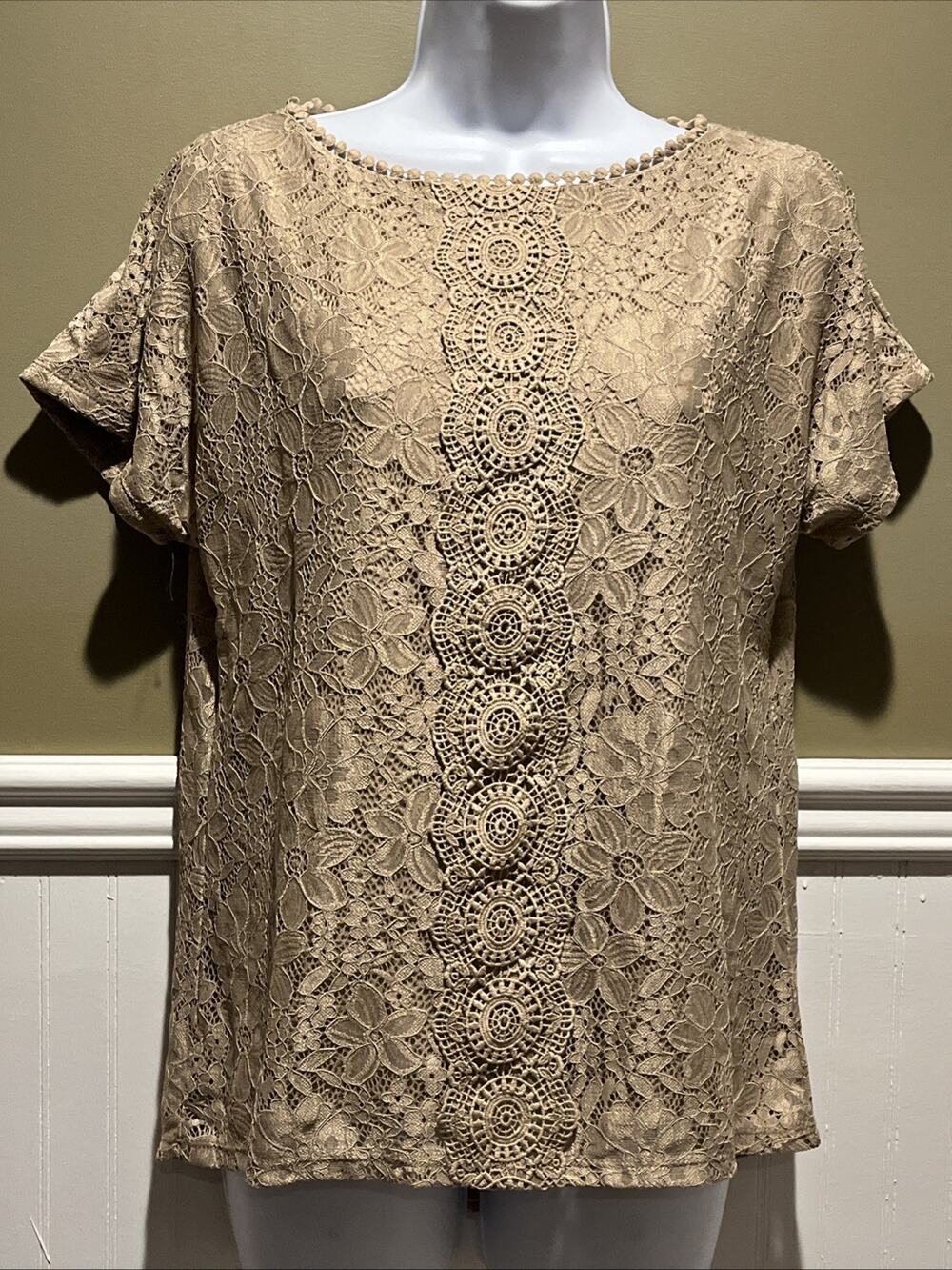 Cable & Gauge Womens M Beige Floral Lace Blouse Crochet Medallion Short Sleeve